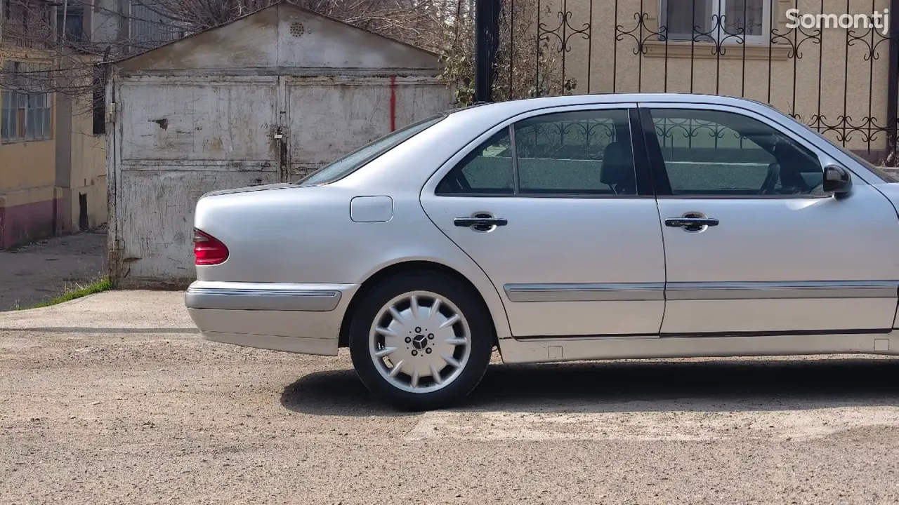 Mercedes-Benz E class 2000 · 3.2 AT