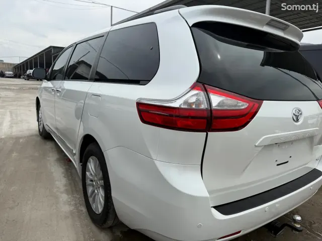 Toyota Sienna 2015 · 3.5 AT