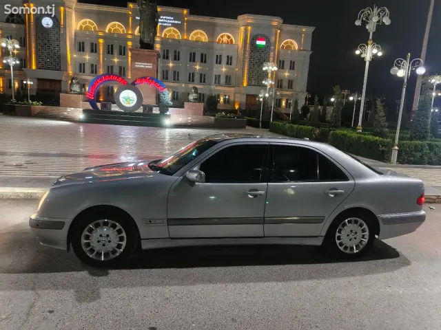 Mercedes-Benz E class 2000 · 2.8 AT