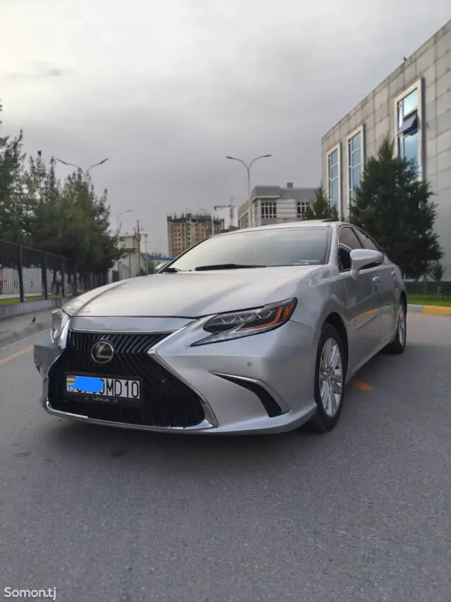 Lexus ES series 2013 · 3.5 AT