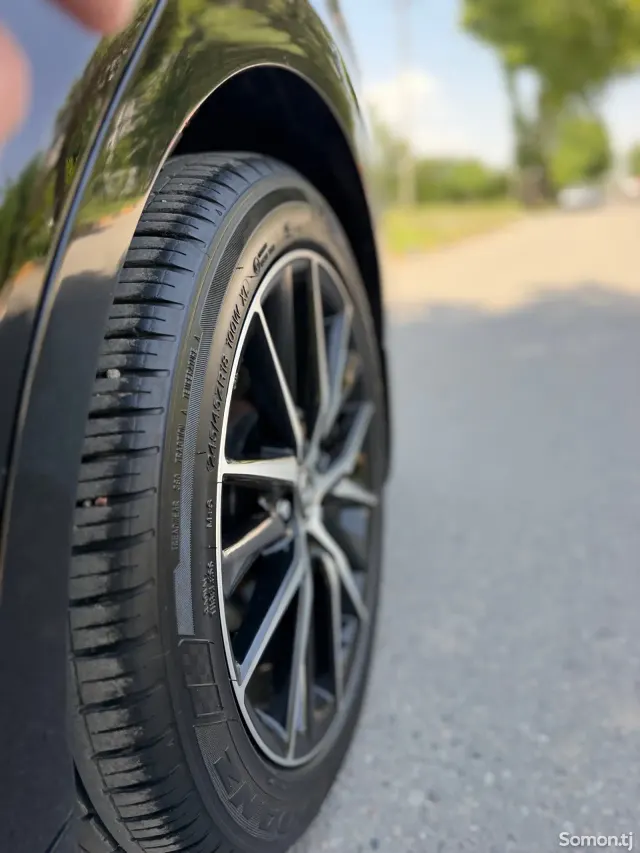 Toyota Camry 2019 · 3.5 AT