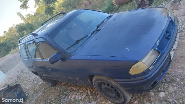 Opel Astra F 1993 · 4.6 AT