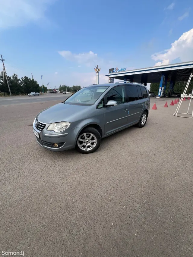 Volkswagen Touran 2007 · 1.4 AT