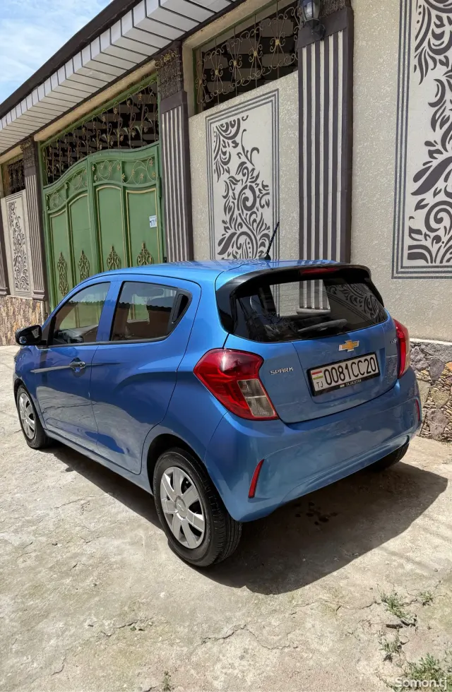 Chevrolet Spark 2015 · 1.0 AT