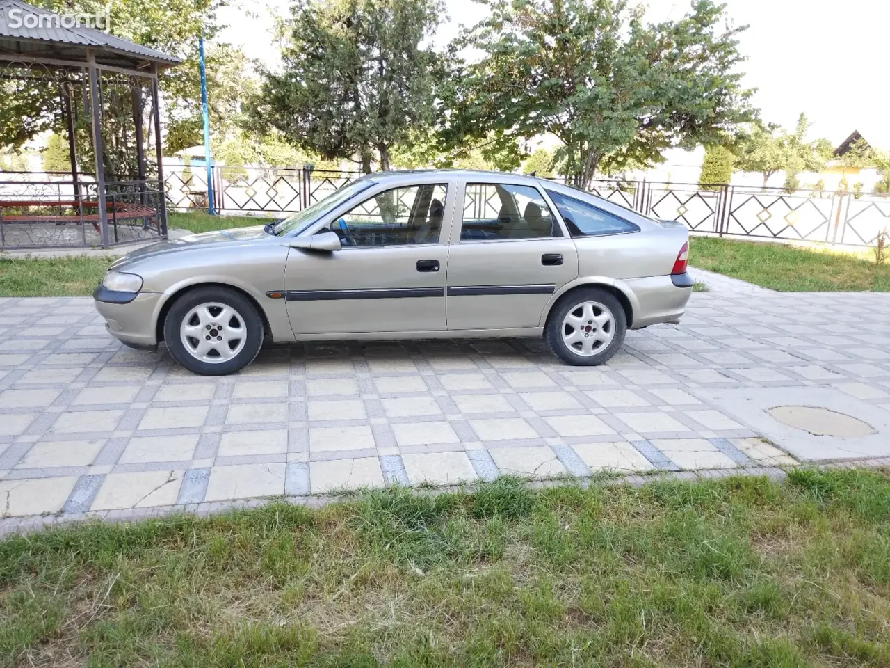 Opel Vectra B 1996 · 1.6 MT