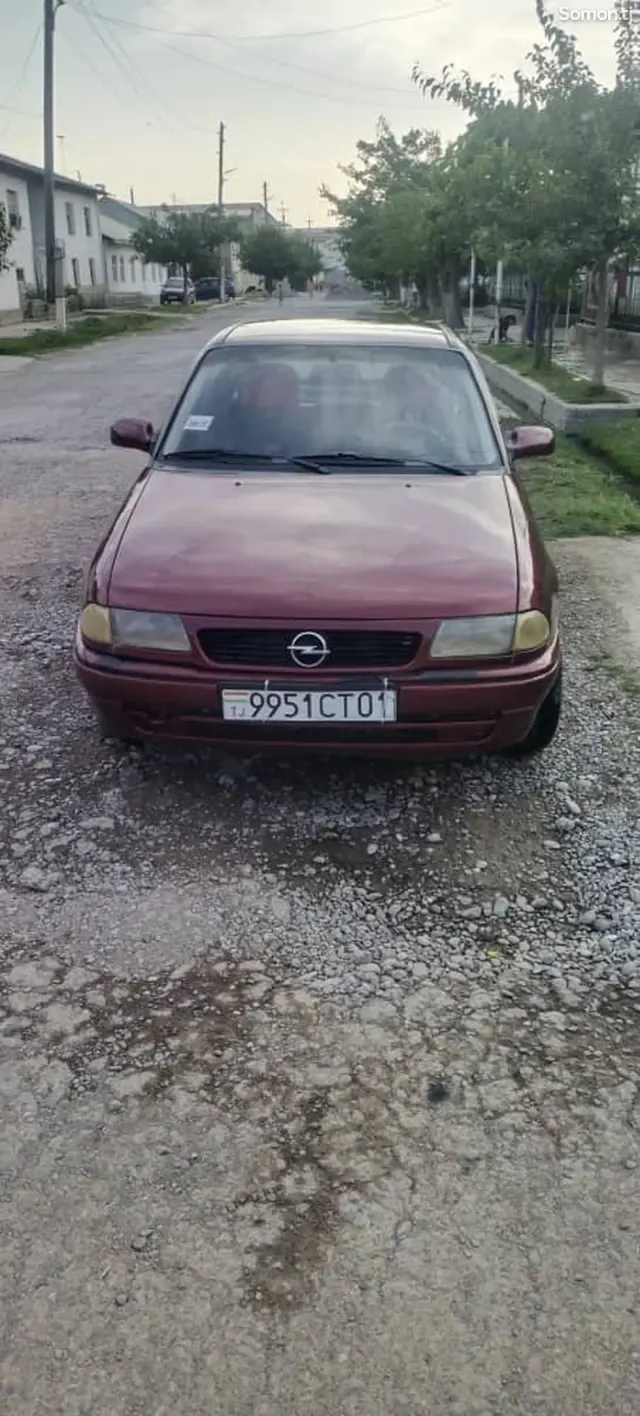 Opel Astra F 1996 · 1.6 MT