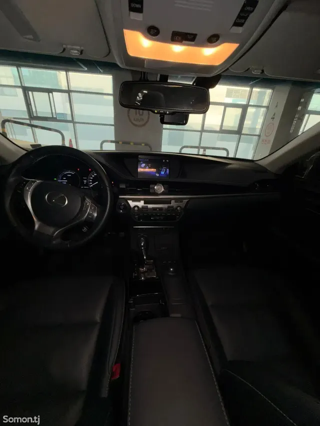 Lexus ES series 2015 · 2.5 AT