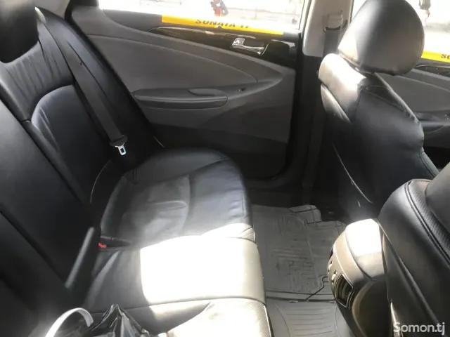 Hyundai Sonata 2010 · 2.0 AT
