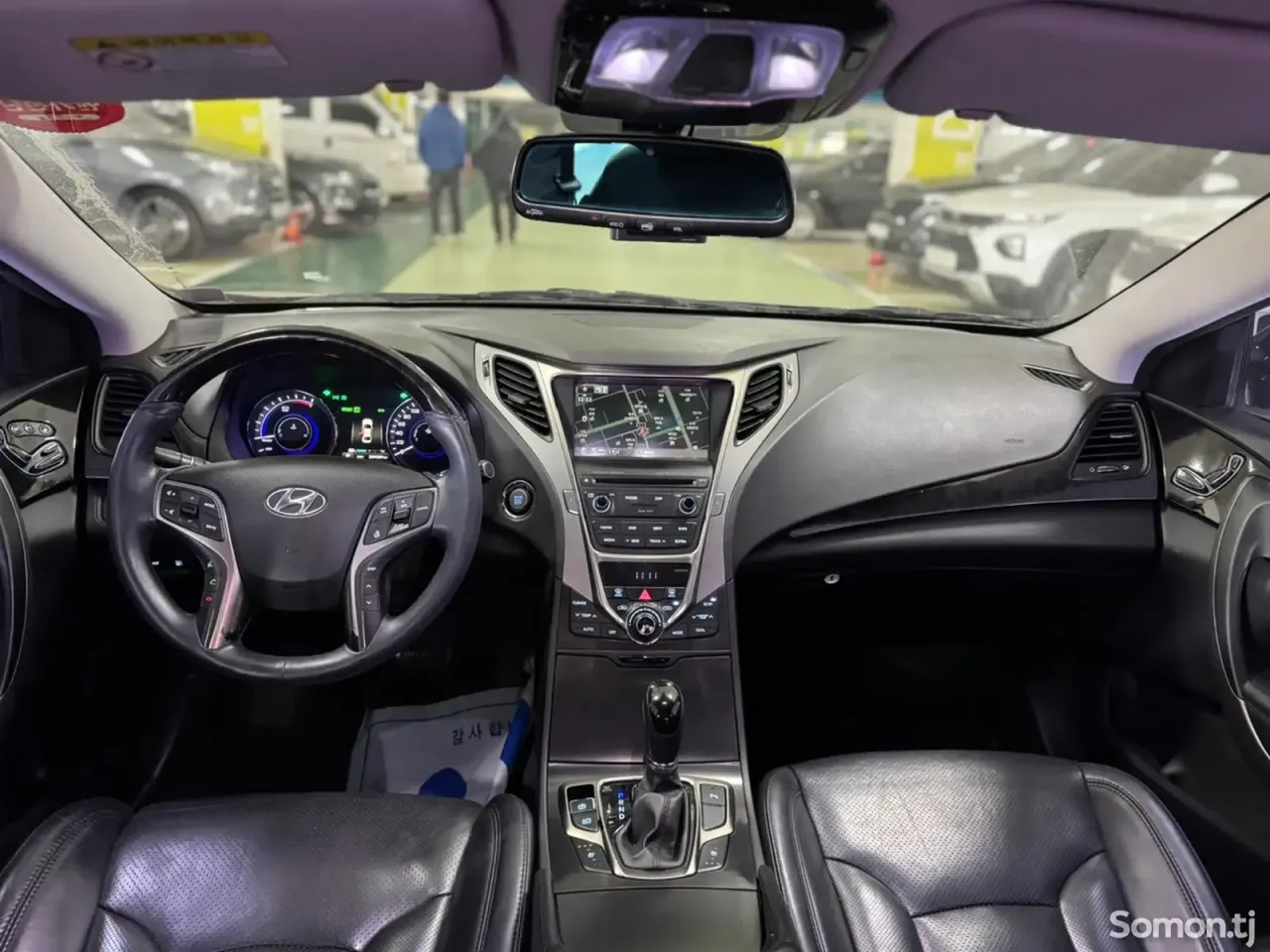 Hyundai Grandeur 2015 · 2.4 AT