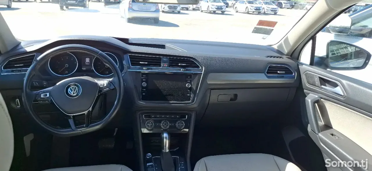 Volkswagen Tiguan 2019 · 2.0 AT