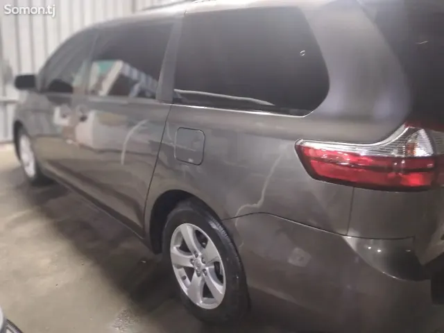 Toyota Sienna 2014 · 3.5 AT