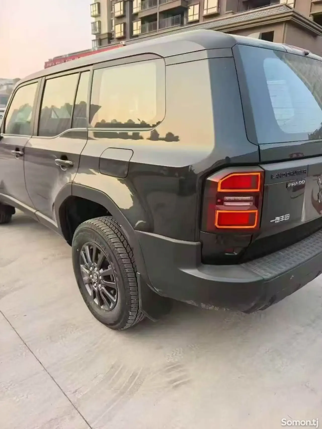 Toyota Land Cruiser Prado 2025 · 2.5 AT