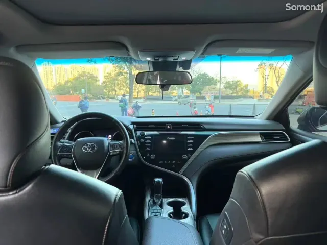 Toyota Camry 2019 · 2.5 AT