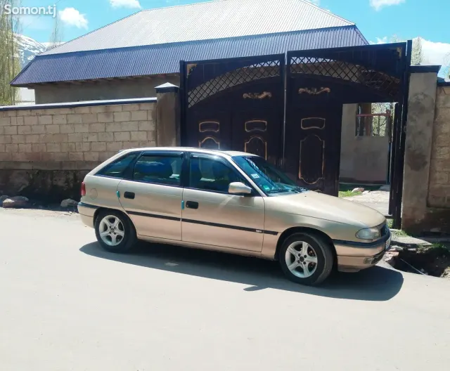 Opel Astra F 1997 · 1.6 MT