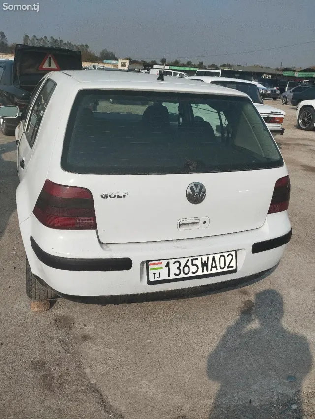 Volkswagen Golf 1999 · 2.0 MT