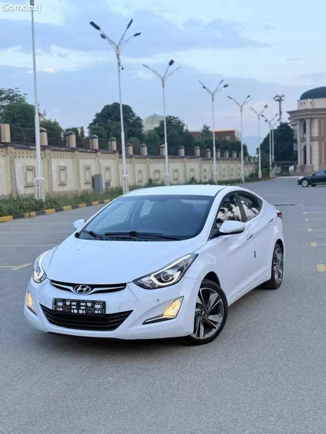 Hyundai Avante 2015 · 1.6 AT
