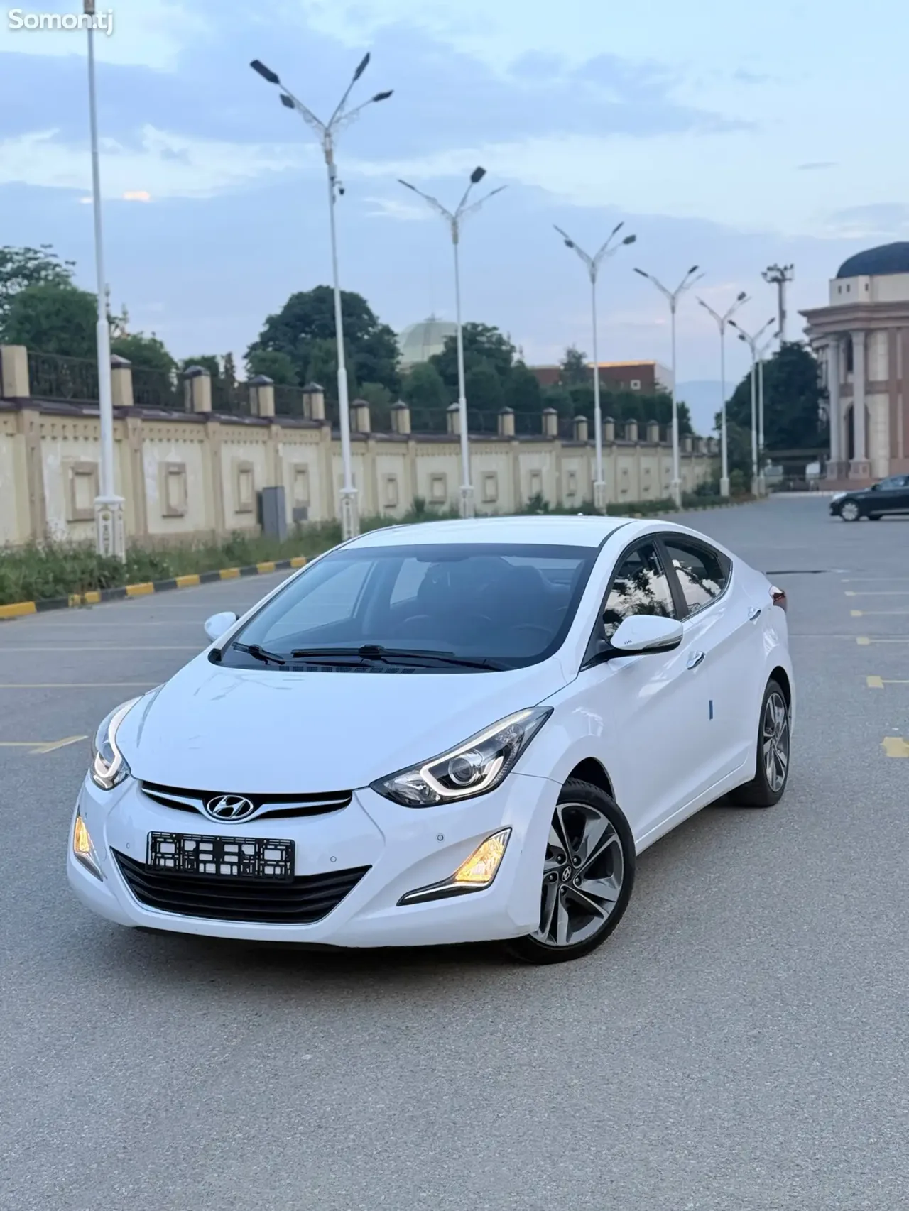 Hyundai Avante 2015 · 1.6 AT