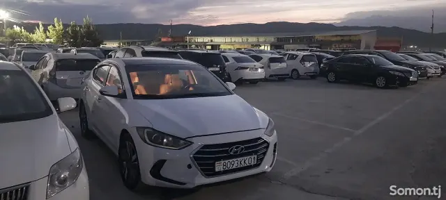 Hyundai Elantra 2018 · 1.6 AT