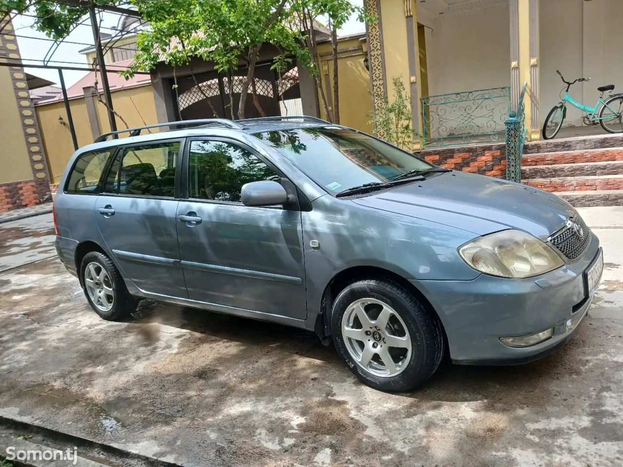 Toyota Corolla 2004 · 1.6 MT