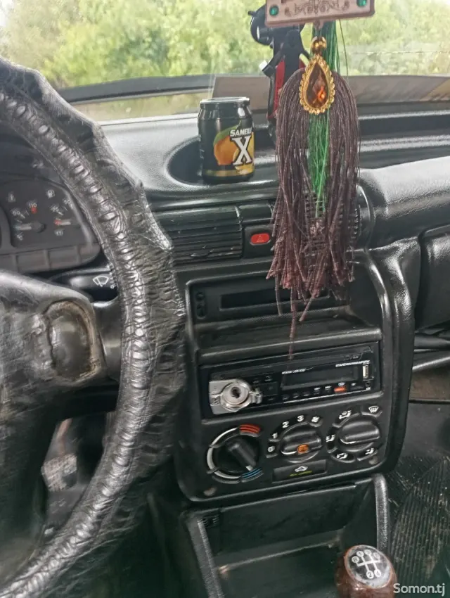 Opel Astra F 1992 · 1.6 MT
