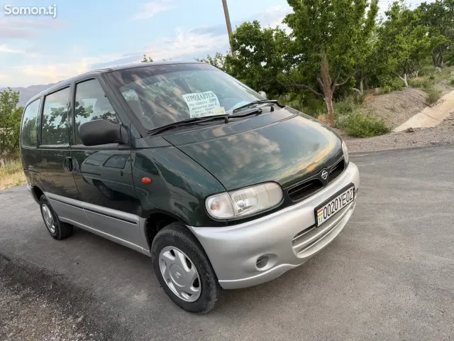 Nissan Serena 2000 · 1.6 MT