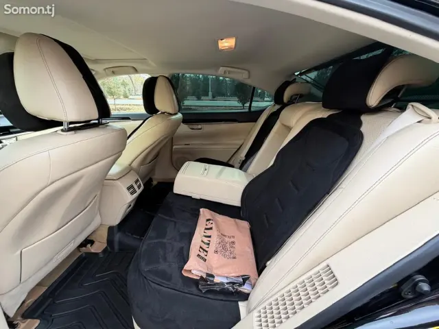 Lexus ES series 2015 · 2.5 AT