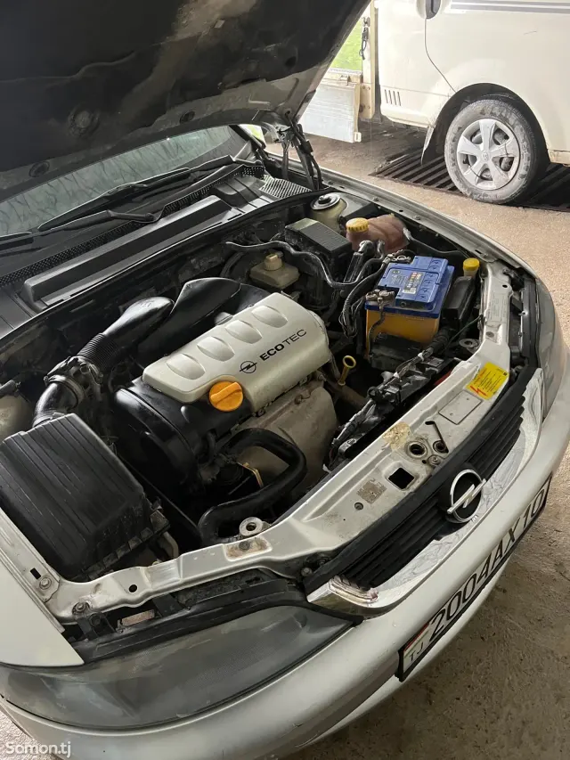 Opel Vectra B 2000 · 1.8 MT
