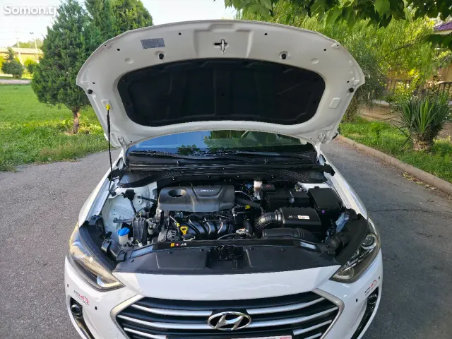 Hyundai Avante 2015 · 1.6 AT