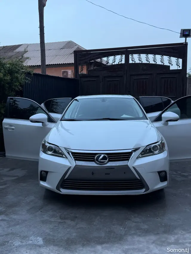 Lexus CT series 2015 · 2.0 AT