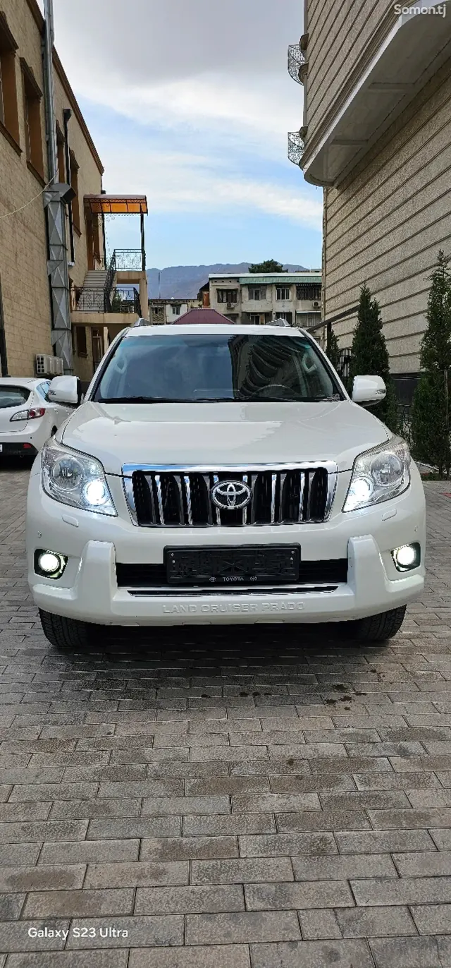 Toyota Land Cruiser Prado 2012 · 2.7 AT