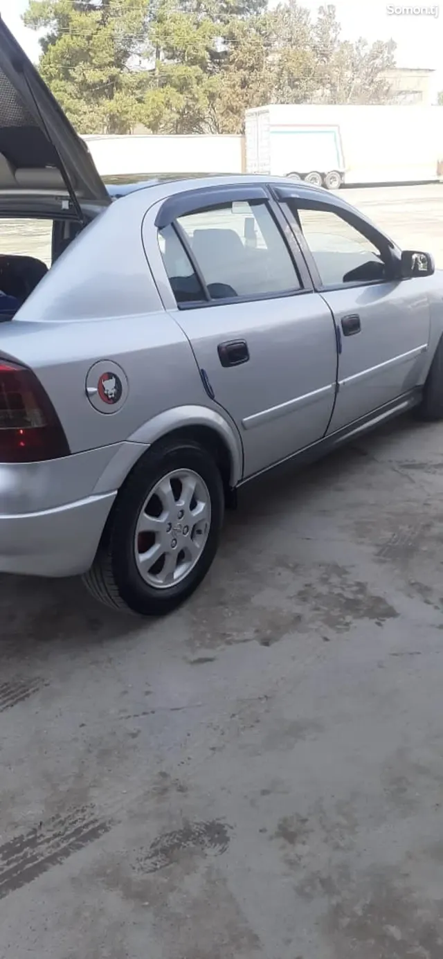 Opel Astra G 1999 · 1.6 MT