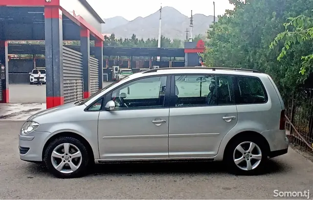 Volkswagen Touran 2007 · 2.0 AT