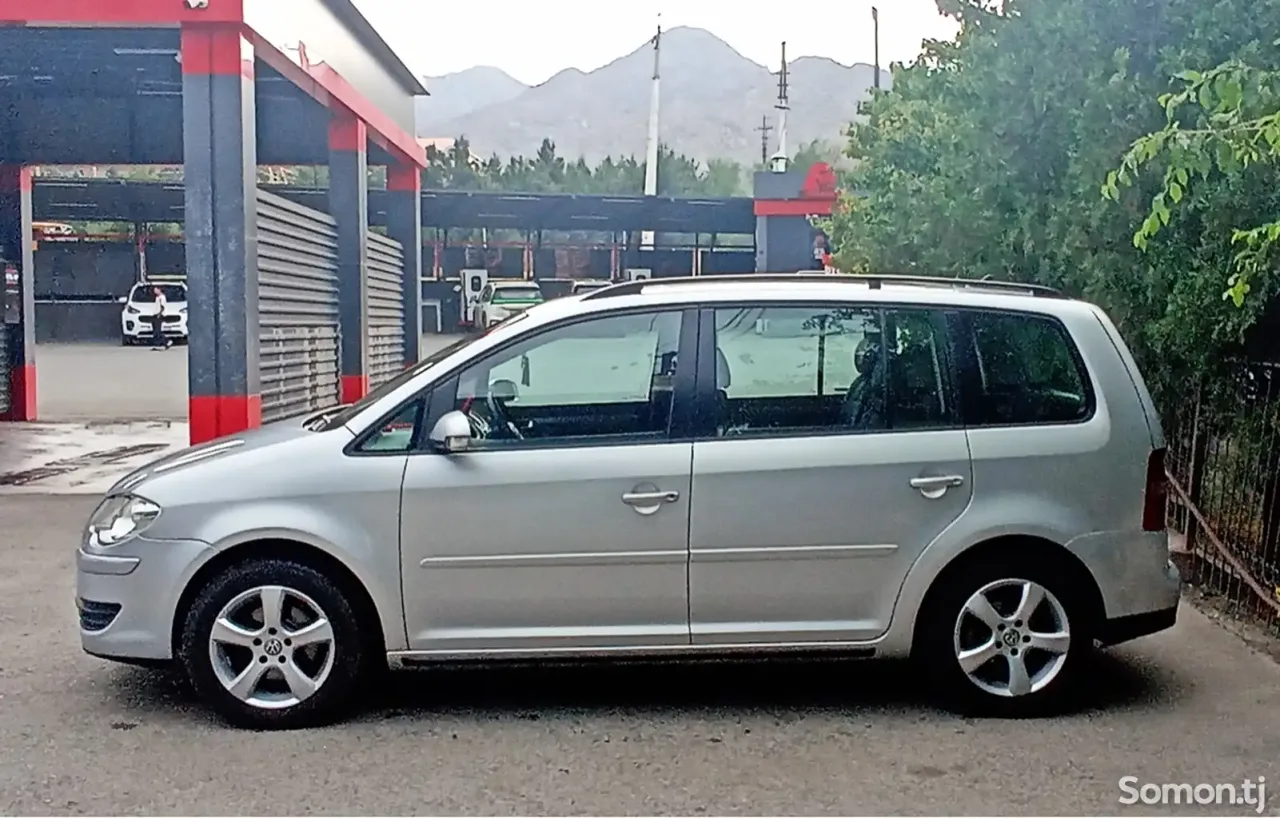 Volkswagen Touran 2007 · 2.0 AT