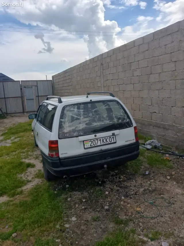 Opel Astra F 1994 · 1.6 MT