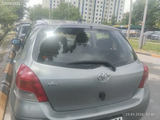 Toyota Vitz 2010 · 1.1 AT