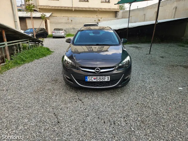Opel Astra J 2015 · 1.6 MT