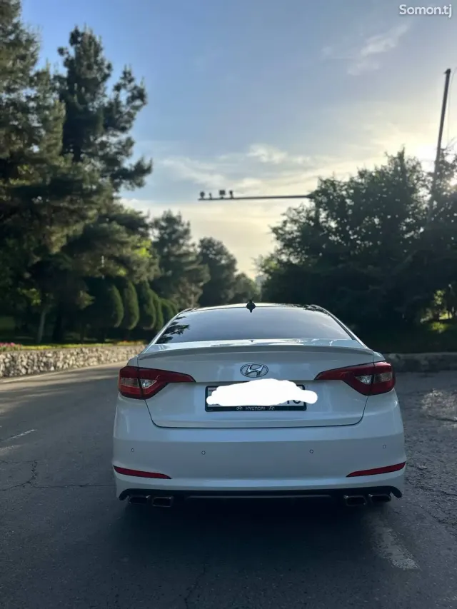 Hyundai Sonata 2015 · 2.0 AT