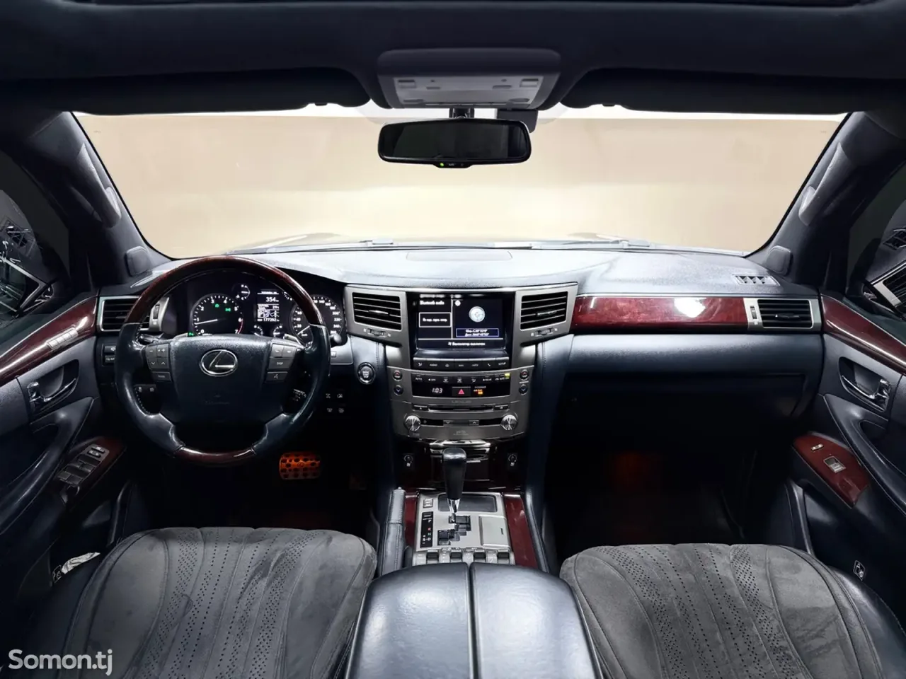 Lexus LX series 2015 · 5.7 AT