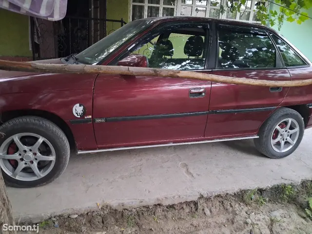 Opel Astra F 1993 · 1.6 MT