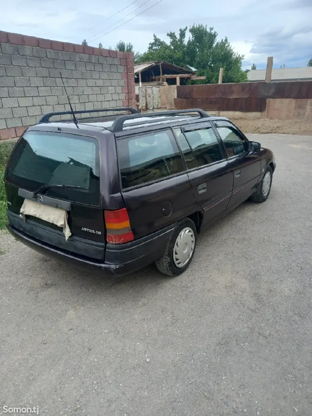 Opel Astra F 1994 · 1.6 MT