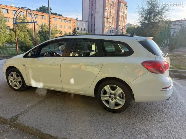 Opel Astra J 2014 · 1.6 MT
