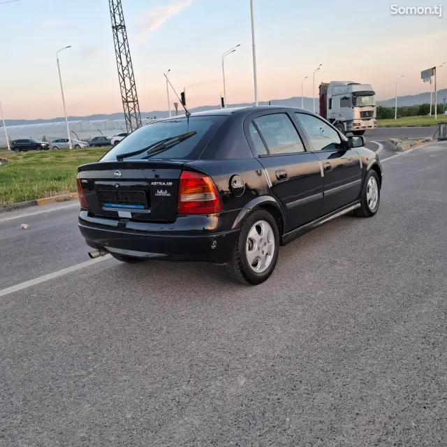 Opel Astra G 1998 · 1.6 MT