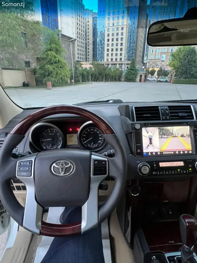 Toyota Land Cruiser Prado 2015 · 4.0 AT