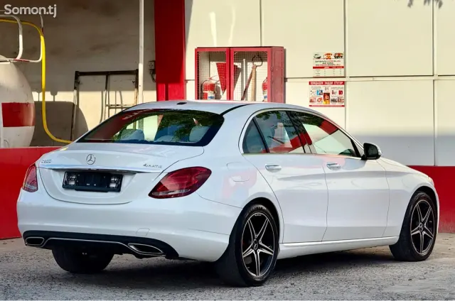 Mercedes-Benz C class 2015 · 2.0 AT