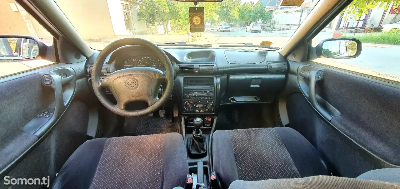 Opel Astra F 1998 · 1.6 MT