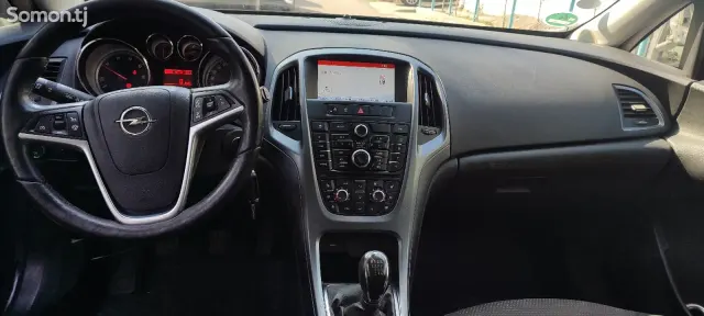 Opel Astra J 2014 · 1.6 MT