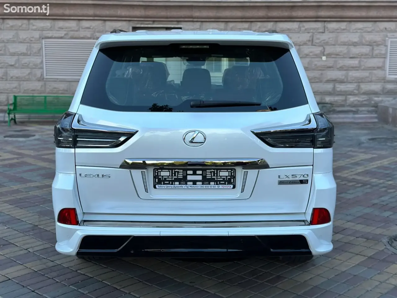 Lexus LX series 2022 · 5.7 AT