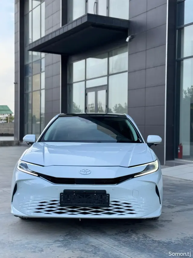Toyota Camry 2024 · 2.0 AT