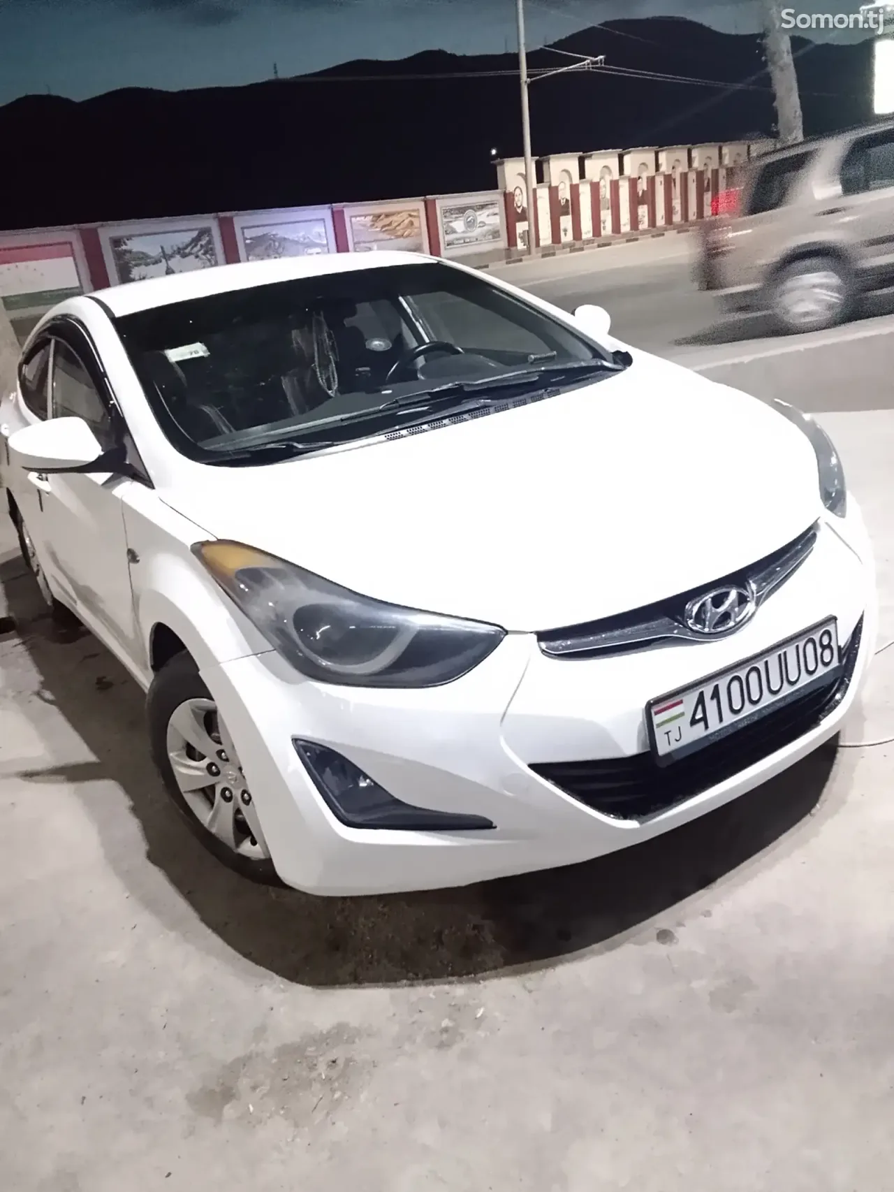 Hyundai Elantra 2015 · 1.6 MT