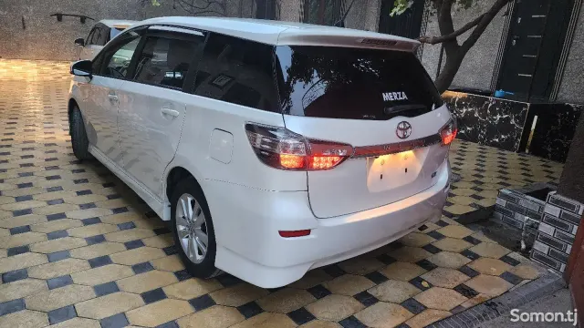 Toyota Wish 2014 · 1.8 AT
